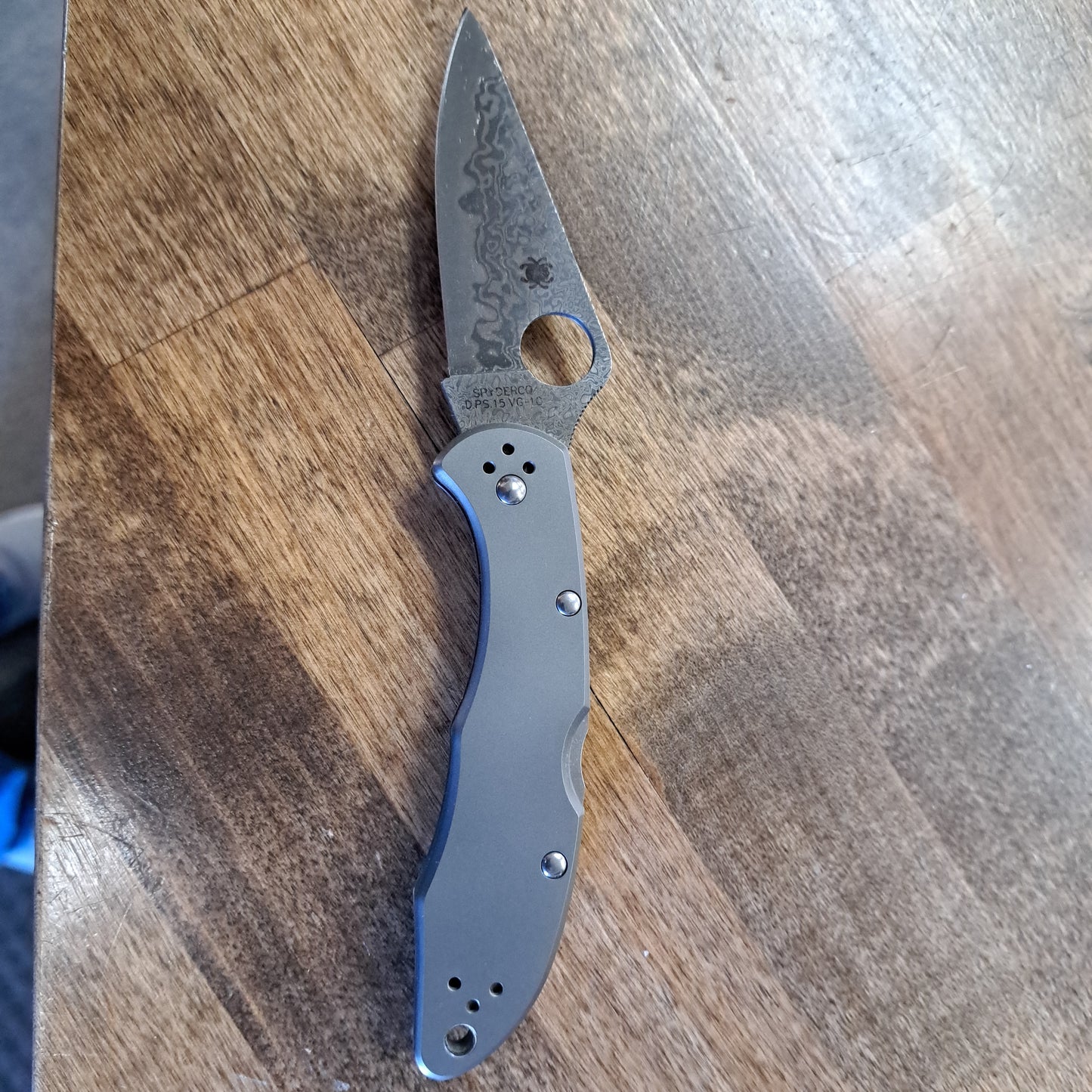 Spyderco Delica 4 Titanium Damascus